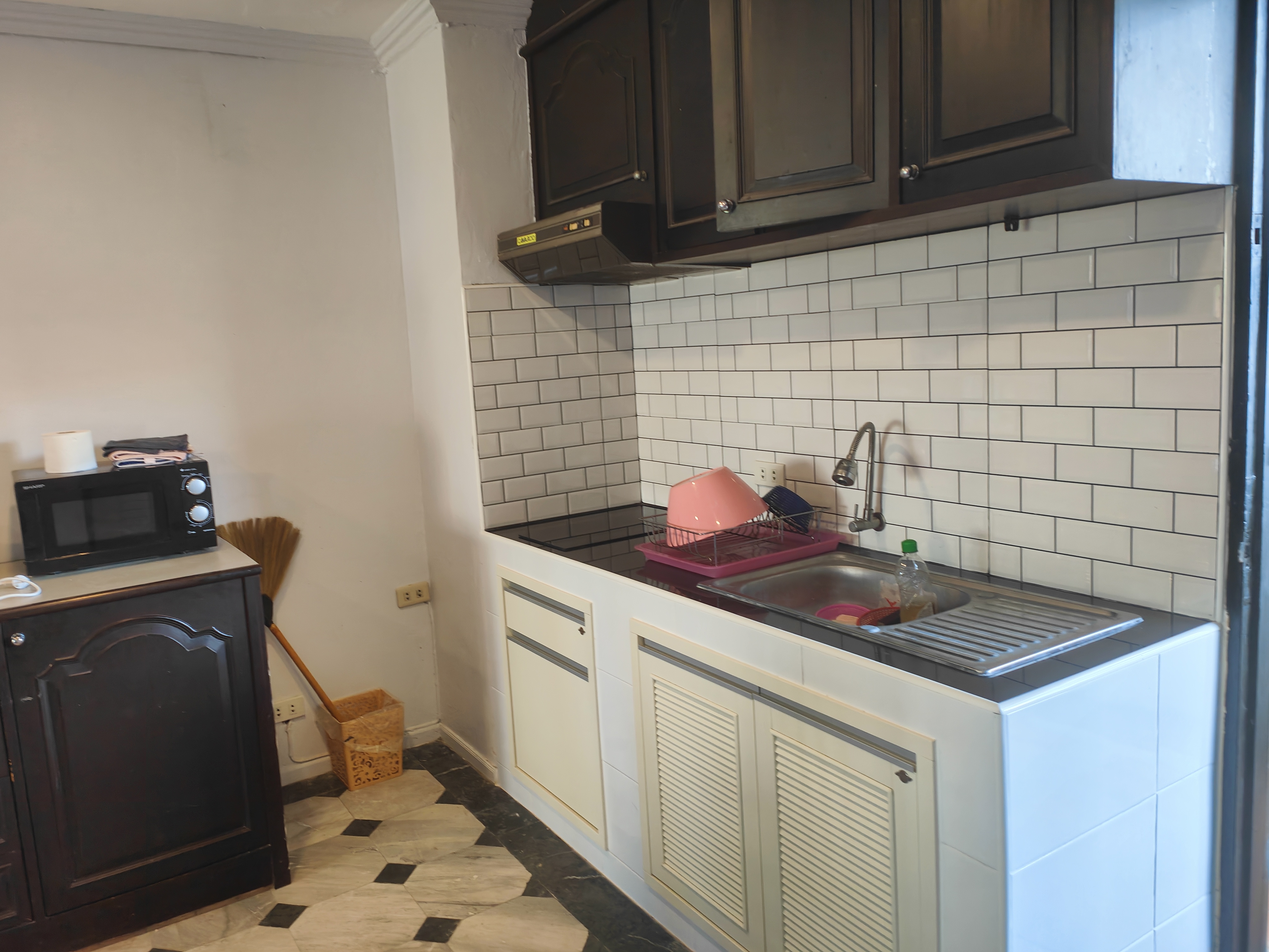 Large apartment fully equipped kitchen